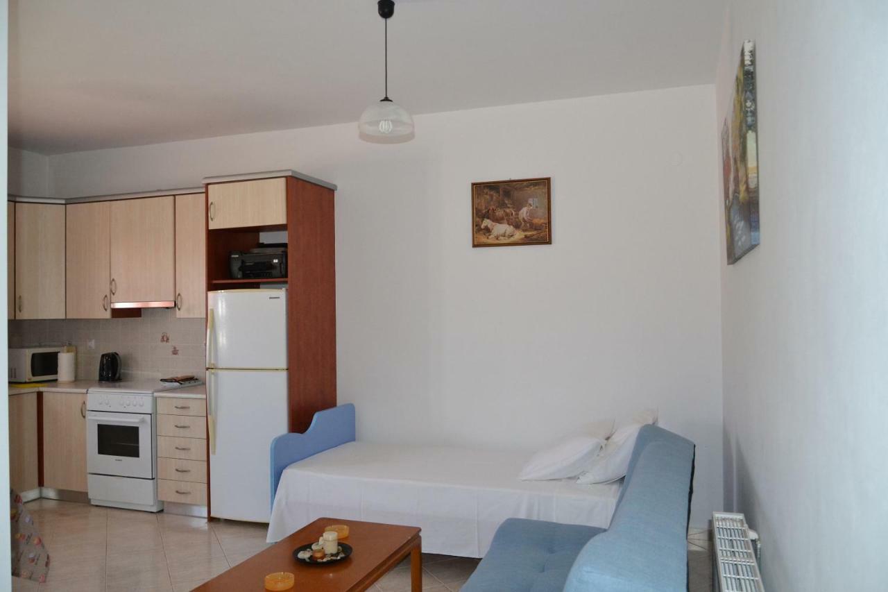 Spacious 1 Bedroom Apartment 2 Km To Pessada Beach Dhorizata Bagian luar foto